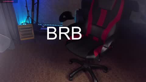 Snapshot of maevee chatting on December 2024 09:32:02 AM Maevee online show from December 2024 09:32:02 AM