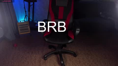 Snapshot of maevee chatting on December 2024 10:08:01 AM Maevee online show from December 2024 10:08:01 AM