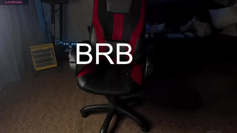 Snapshot of maevee chatting on December 2024 09:16:02 AM Maevee online show from December 2024 09:16:02 AM