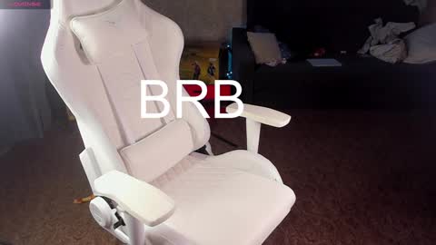 Snapshot of maevee chatting on December 2024 09:06:02 AM Maevee online show from December 2024 09:06:02 AM