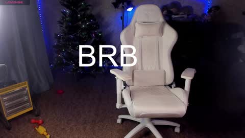 Snapshot of maevee chatting on January 2025 10:11:01 AM Maevee online show from January 2025 10:11:01 AM