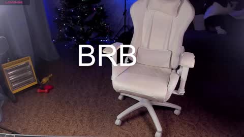 Snapshot of maevee chatting on January 2025 09:19:02 AM Maevee online show from January 2025 09:19:02 AM