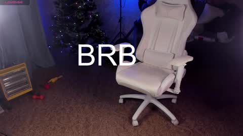 Snapshot of maevee chatting on January 2025 10:26:02 AM Maevee online show from January 2025 10:26:02 AM