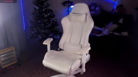 Snapshot of maevee chatting on January 2025 11:00:01 AM Maevee online show from January 2025 11:00:01 AM