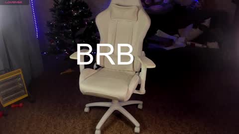 Snapshot of maevee chatting on January 2025 10:11:02 AM Maevee online show from January 2025 10:11:02 AM