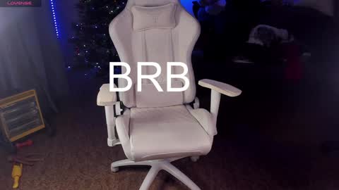 Snapshot of maevee chatting on January 2025 10:06:01 AM Maevee online show from January 2025 10:06:01 AM