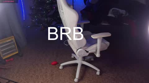 Snapshot of maevee chatting on January 2025 10:12:02 AM Maevee online show from January 2025 10:12:02 AM