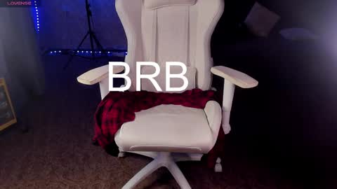 Snapshot of maevee chatting on February 2025 09:37:01 AM Maevee online show from February 2025 09:37:01 AM