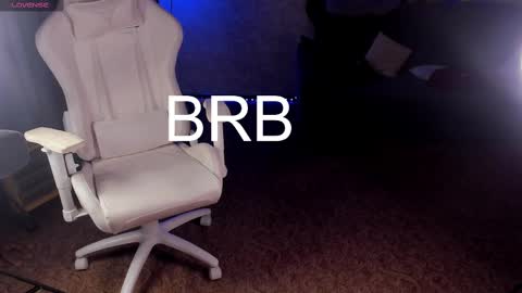 Snapshot of maevee chatting on February 2025 10:37:02 AM Maevee online show from February 2025 10:37:02 AM