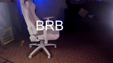 Snapshot of maevee chatting on February 2025 10:14:01 AM Maevee online show from February 2025 10:14:01 AM