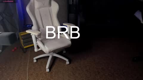 Snapshot of maevee chatting on February 2025 10:16:02 AM Maevee online show from February 2025 10:16:02 AM