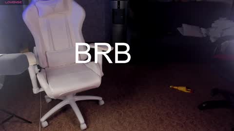 Snapshot of maevee chatting on February 2025 09:24:02 AM Maevee online show from February 2025 09:24:02 AM