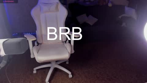 Snapshot of maevee chatting on March 2025 09:55:02 AM Maevee online show from March 2025 09:55:02 AM