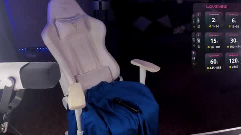 Snapshot of maevee chatting on March 2025 01:24:02 PM Maevee online show from March 2025 01:24:02 PM