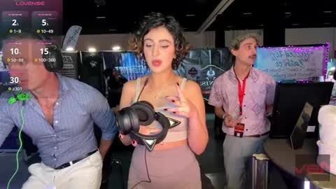 Snapshot of maevemads chatting on November 2025 02:01:02 AM Meaves online show from November 2025 02:01:02 AM