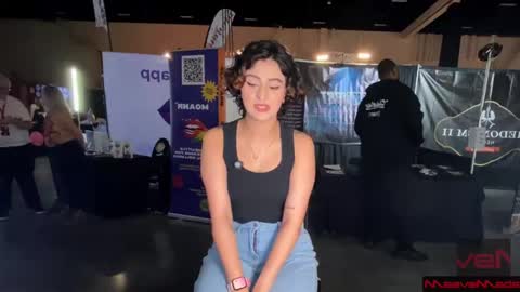 Snapshot of maevemads chatting on November 2025 08:18:01 PM Meaves online show from November 2025 08:18:01 PM