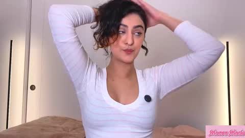 Snapshot of maevemads chatting on February 2026 03:54:01 PM Meaves online show from February 2026 03:54:01 PM