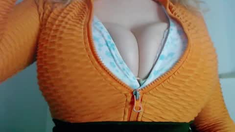 Maggie   online show from January 2025 02:20:02 AM