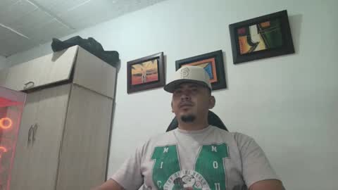 magic_milk23 online show from November 2025 02:00:01 AM