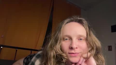 Mikky or Moon online show from October 2025 07:19:02 PM