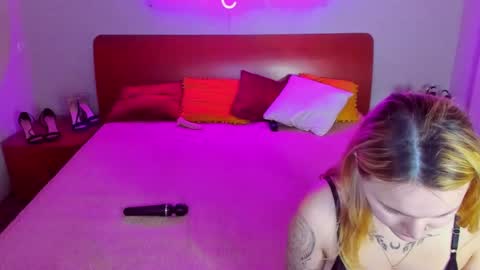 Lili and Bella online show from February 2025 06:54:01 AM