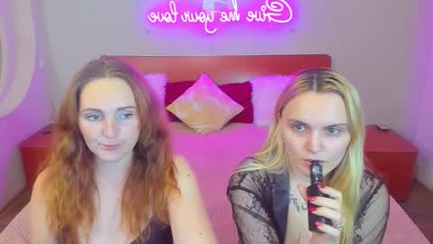 Lili and Bella online show from December 2025 06:26:01 PM