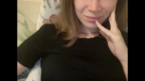 Snapshot of magicgirl50053 chatting on November 2025 06:19:02 PM magicgirl50053 online show from November 2025 06:19:02 PM