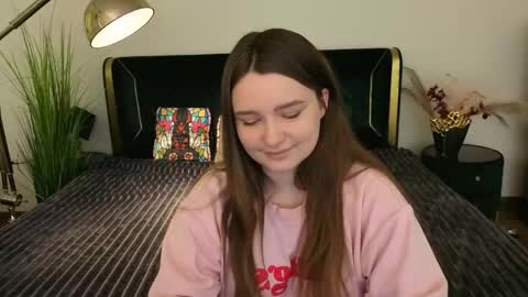 Snapshot of magicpeachhs chatting on May 2026 05:47:02 AM Emily online show from May 2026 05:47:02 AM