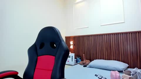 magievans1 online show from February 2025 12:08:01 PM