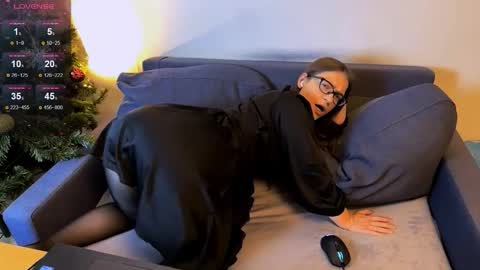 Jade online show from October 2025 11:27:01 PM