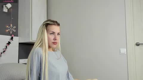 Sasha online show from November 2025 01:03:01 PM