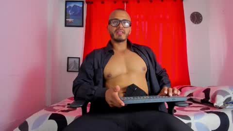 Magnusclark online show from November 2025 06:08:01 PM