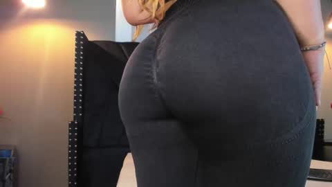 MAHIA online show from December 2025 01:31:02 PM