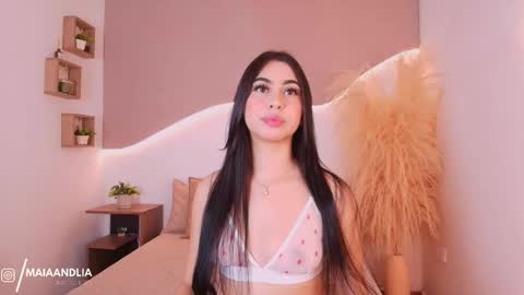 Snapshot of maia_lia_ chatting on November 2025 11:32:02 PM MAIA LIA online show from November 2025 11:32:02 PM