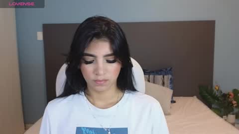 Maiaa Ruiz  online show from February 2025 12:39:02 PM