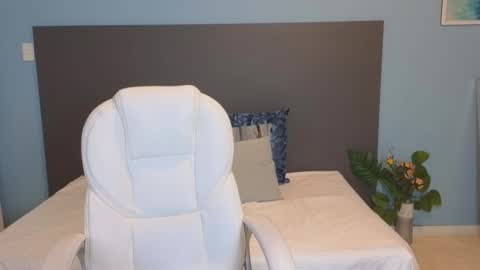 Maiaa Ruiz  online show from February 2025 01:10:02 PM