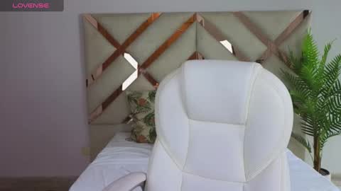 Maiaa Ruiz  online show from March 2025 01:40:01 PM