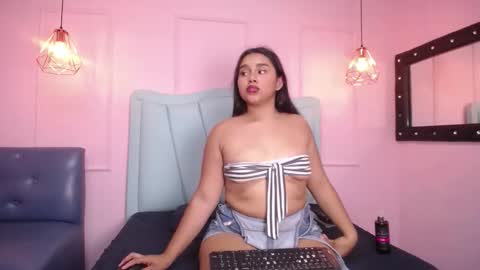 Snapshot of maiacurvy chatting on October 2025 10:12:01 PM Maia online show from October 2025 10:12:01 PM