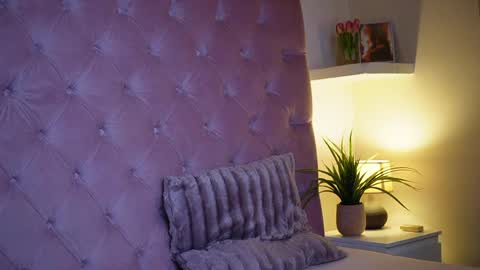  Maia  online show from April 2026 07:58:02 PM