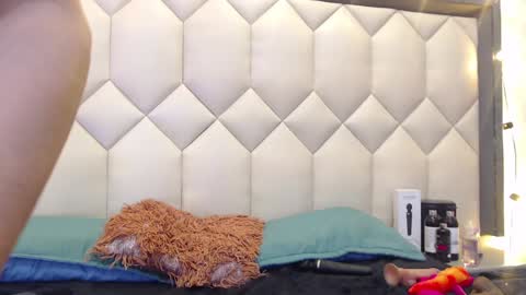 Maia  online show from January 2025 04:59:01 PM