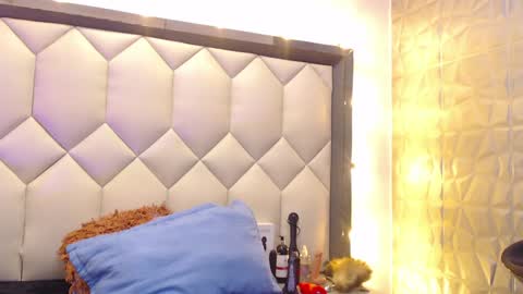 Maia  online show from January 2025 08:49:01 PM