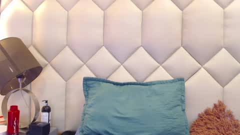 Maia  online show from January 2025 06:45:02 PM