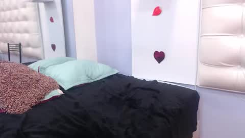 Maia  online show from March 2025 06:33:01 PM