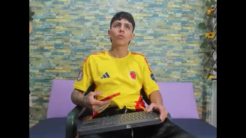 maicoll_hard02 online show from November 2025 12:00:02 PM