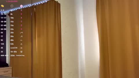 Elina online show from October 2025 09:51:01 AM