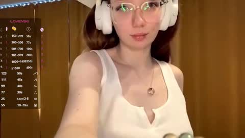 Elina online show from October 2025 09:10:01 AM