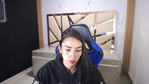 Maily online show from December 2025 02:50:02 AM