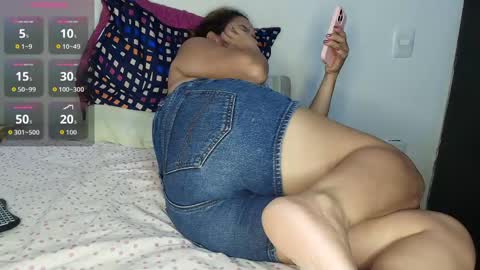 Snapshot of maira_milf chatting on May 2026 10:28:01 PM Maira online show from May 2026 10:28:01 PM