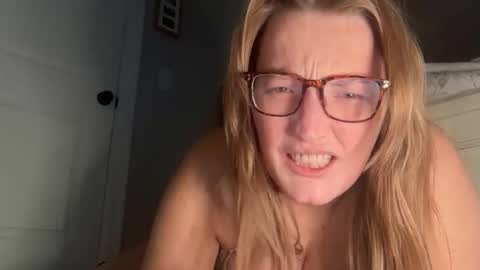 maisystellaxx online show from March 2026 01:23:01 AM