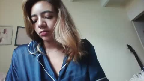 Snapshot of majo_gomezz chatting on September 2025 03:02:01 PM majo_gomezz online show from September 2025 03:02:01 PM